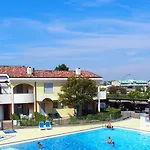 Ground-floor With Garden And Pool Access