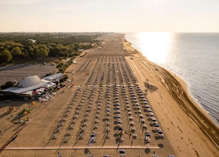 아파트 Ground-floor With Garden And Pool Access 비비오네