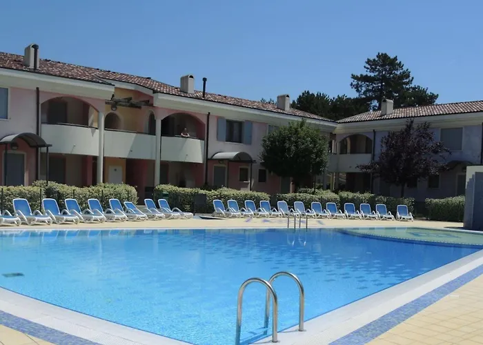 Апартаменти Ground-floor With Garden And Pool Access *