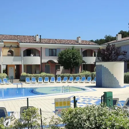 Ground-floor With Garden And Pool Access Appartamento *