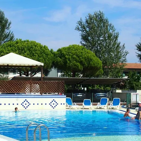 شقة Ground-floor With Garden And Pool Access بيبيوني