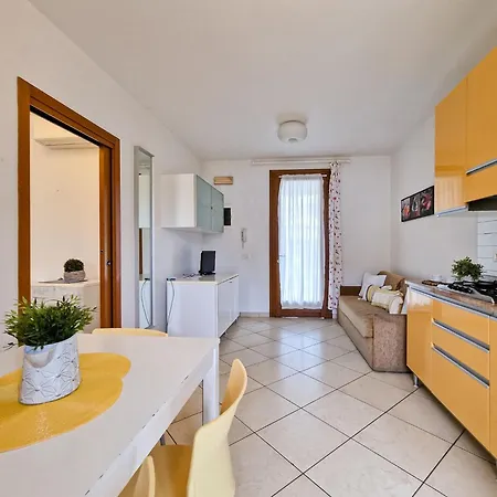 Apartamento Ground-floor With Garden And Pool Access Bibione