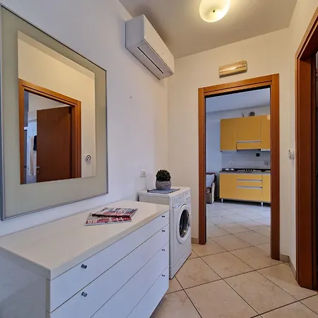Ground-floor With Garden And Pool Access Apartamento
