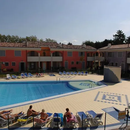 Ground-floor With Garden And Pool Access Apartamento Bibione